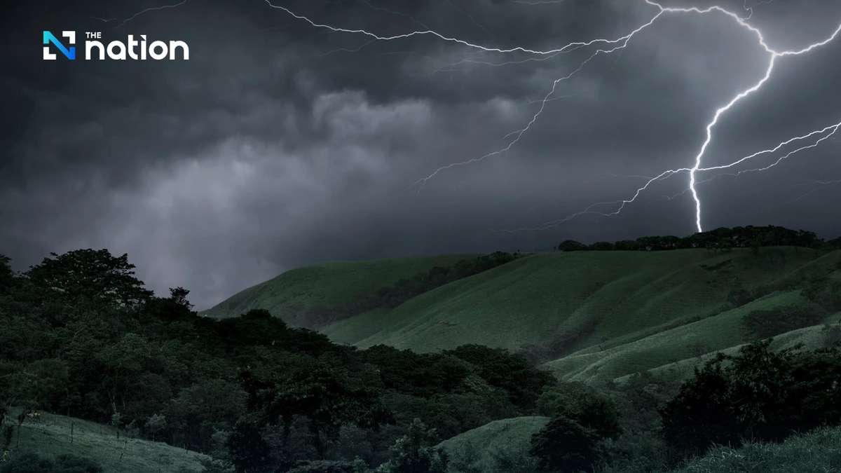 Tropensturm Mitag zieht auf