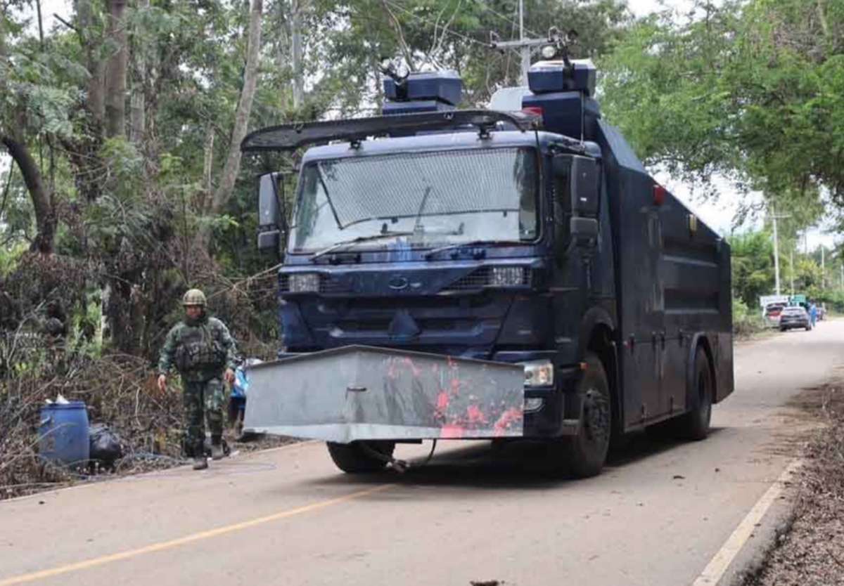 Wasserwerfer an Grenze verlegt