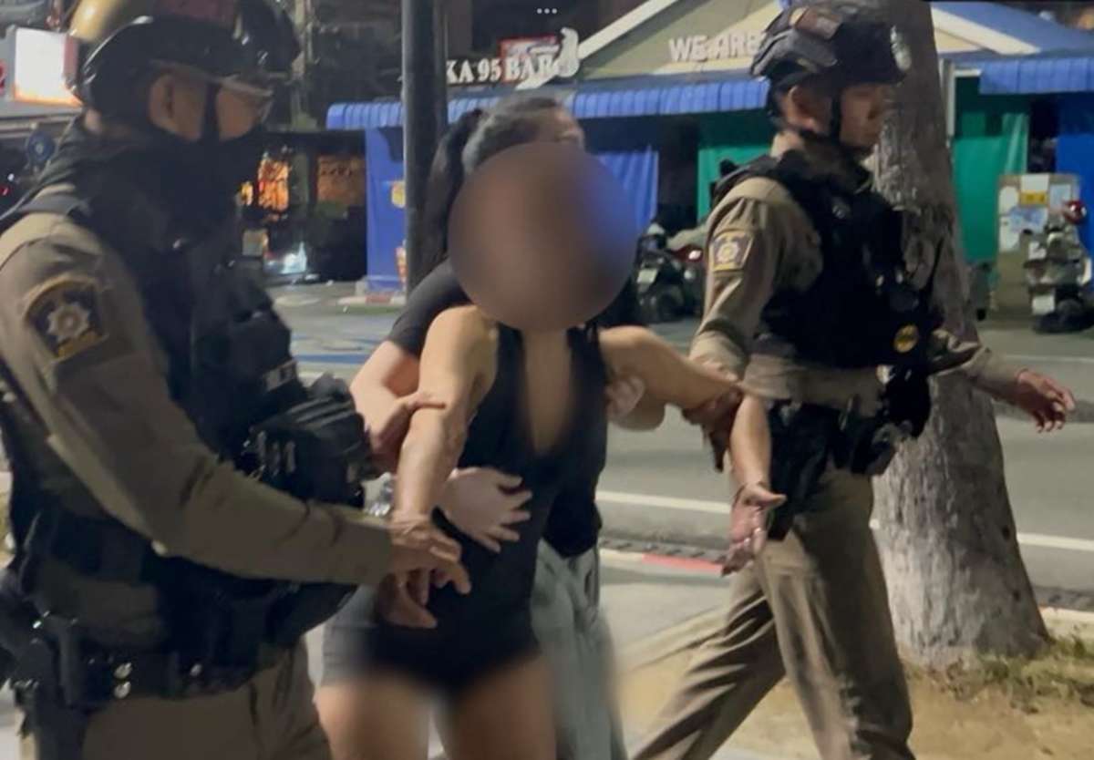 Alkoholisierte Frau eines Ausländers spielt verrßckt