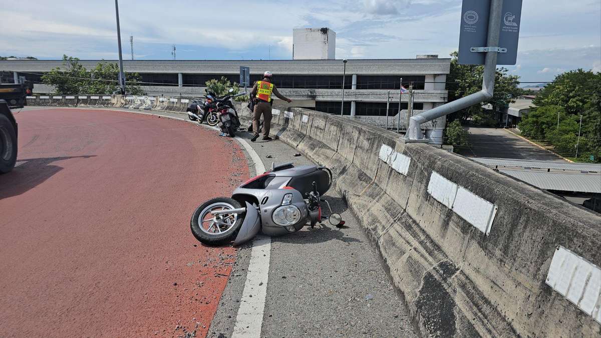 Ausländisches Paar überlebt Sturz von Überführung