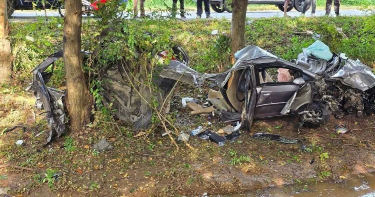 Auto in zwei Teile gerissen - Fahrer überlebt!