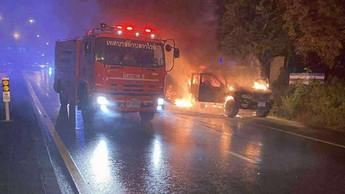 Ford in Flammen: Fahrer gerettet