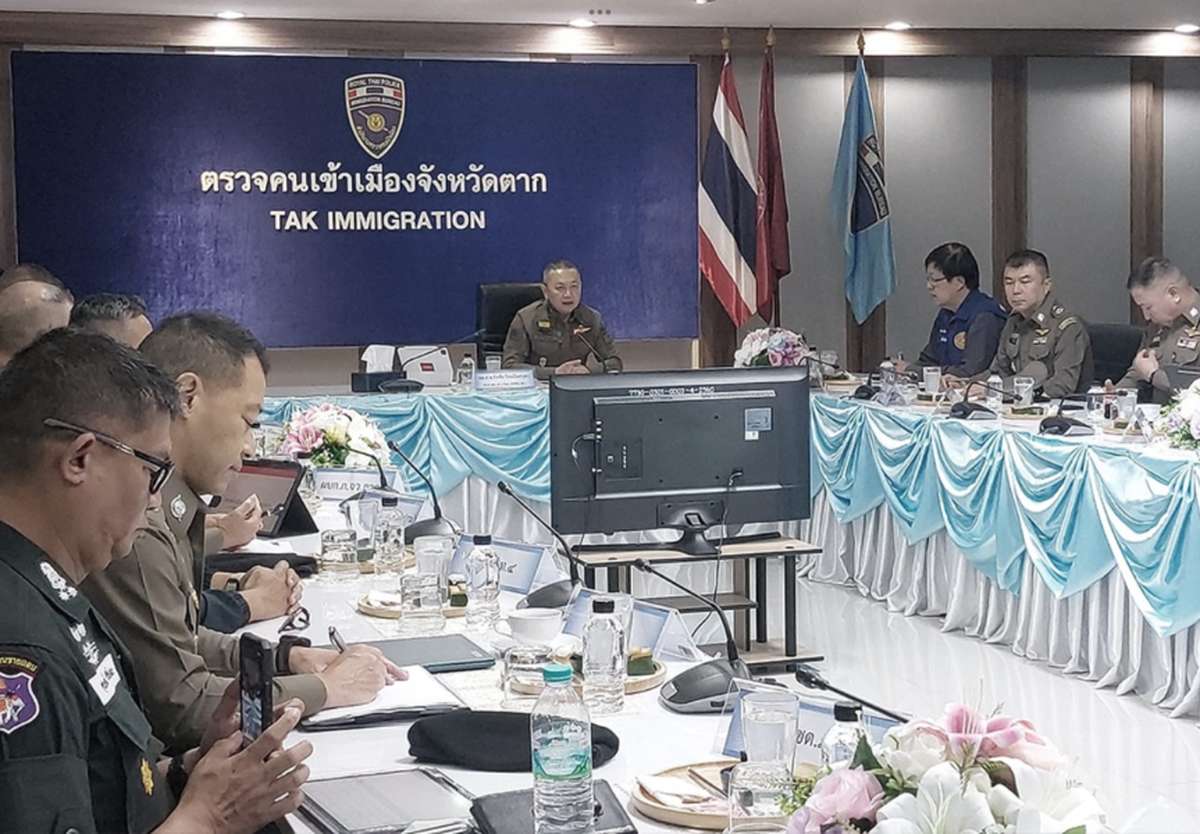 Myanmars Offensive löst Massenflucht von Ausländern aus (Video)