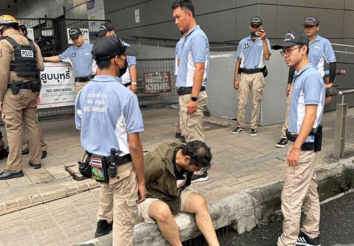 Panik in Siam Square! Nur Ausländer mit Spielzeugpistole