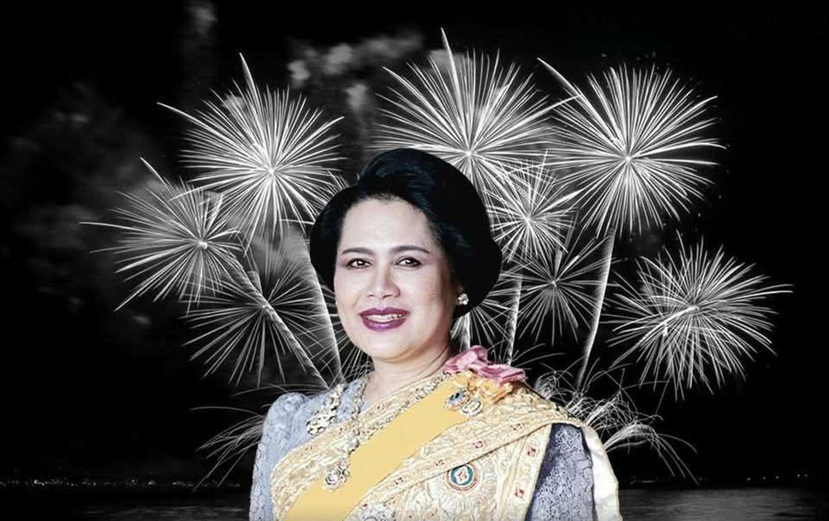 Tribut an Königin Sirikit! Königliches Feuerwerk in Pattaya