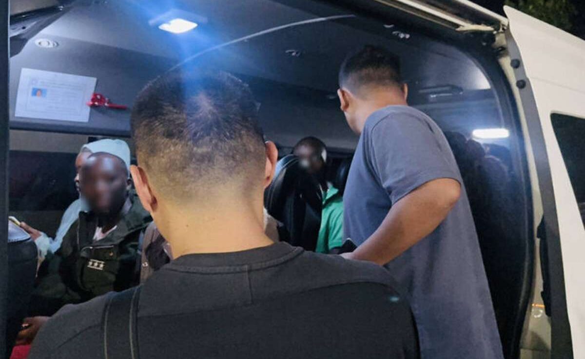 VIDEO: 13 Afrikaner mit Fake-Visa gefasst