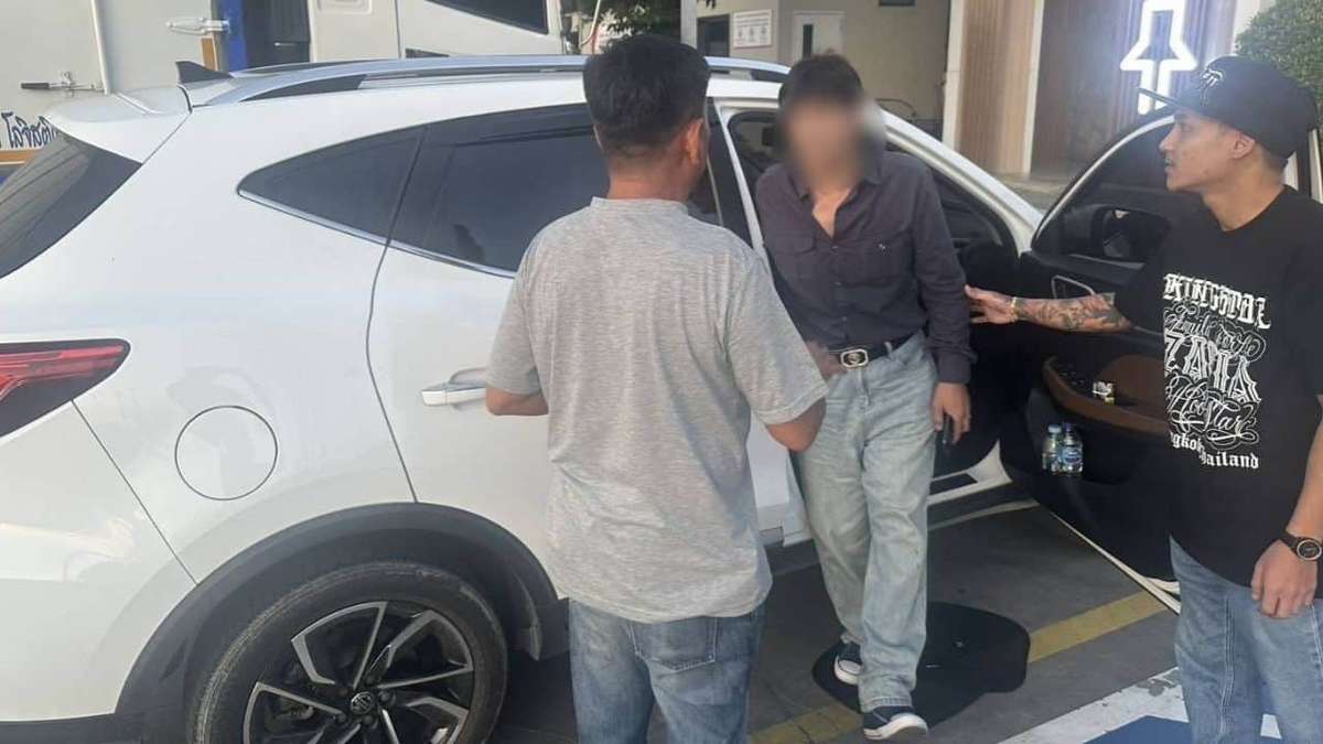 VIDEO: Ausländer von Fake-Polizisten ausgeraubt