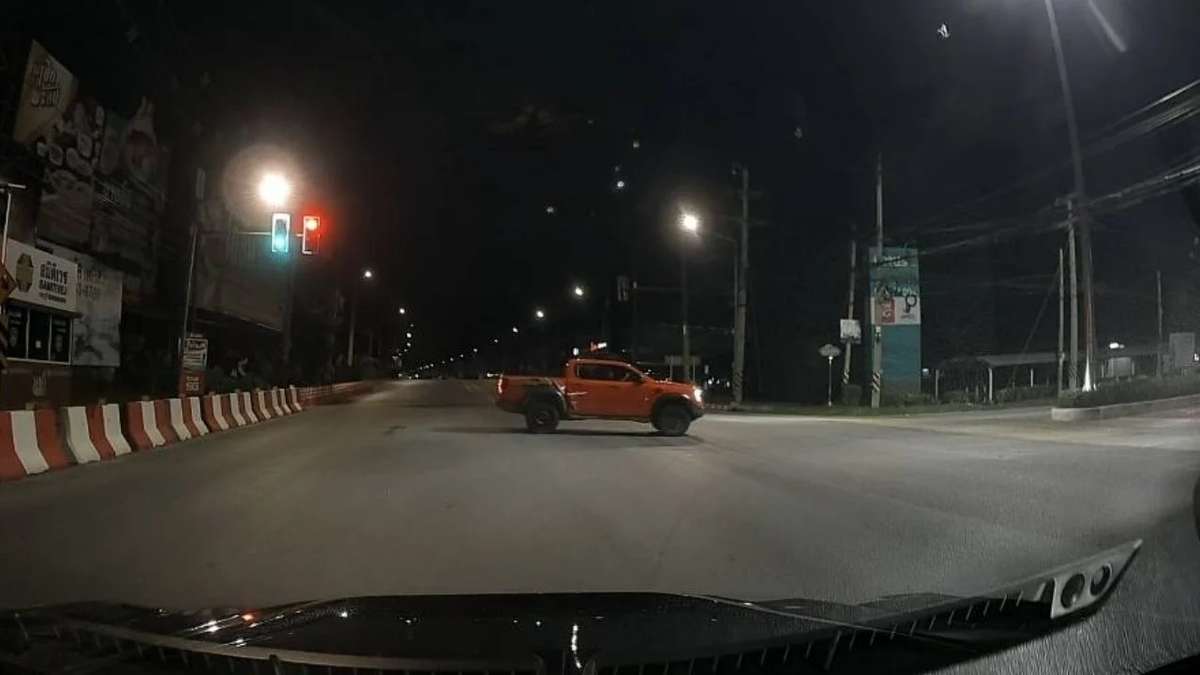 VIDEO: "Drift" im Kreisverkehr - Ausländer festgenommen