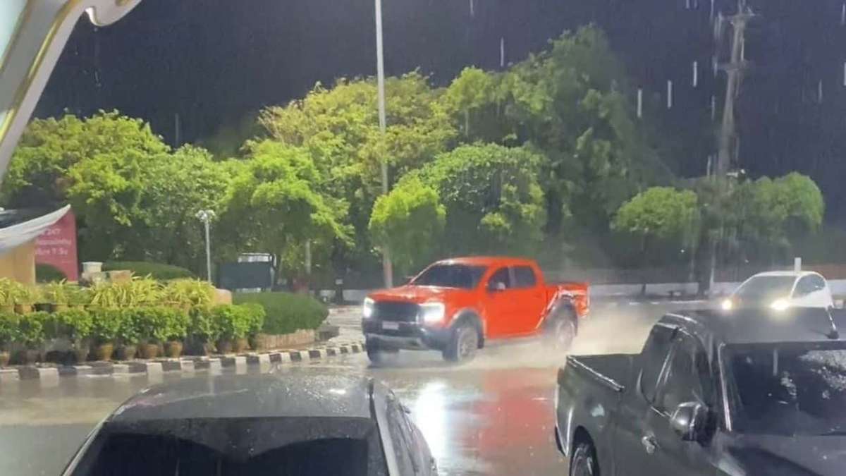 VIDEO: "Drift" im Kreisverkehr - Ausländer festgenommen