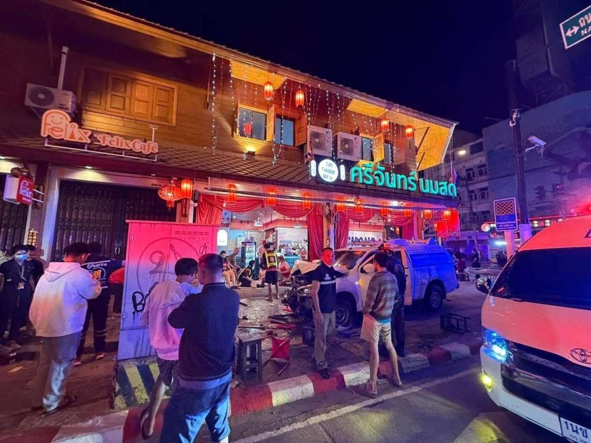 Betrunkener rast in Café – 14 Menschen verletzt