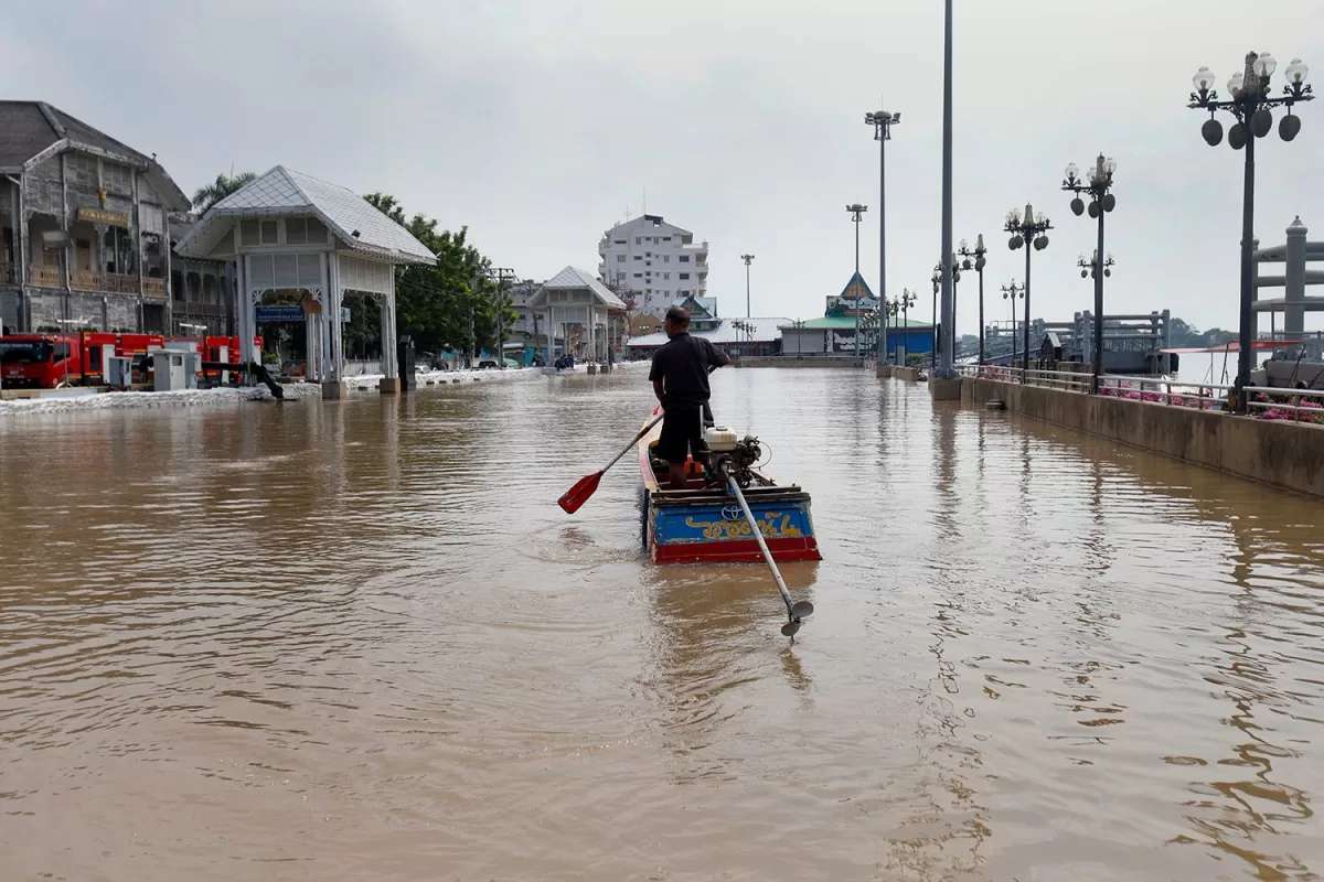 Dammbruch in Sing Buri löst Panik aus
