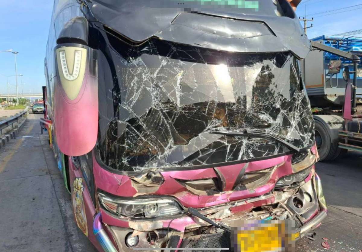 Drei Busse kollidieren - Schüler verletzt (Video)