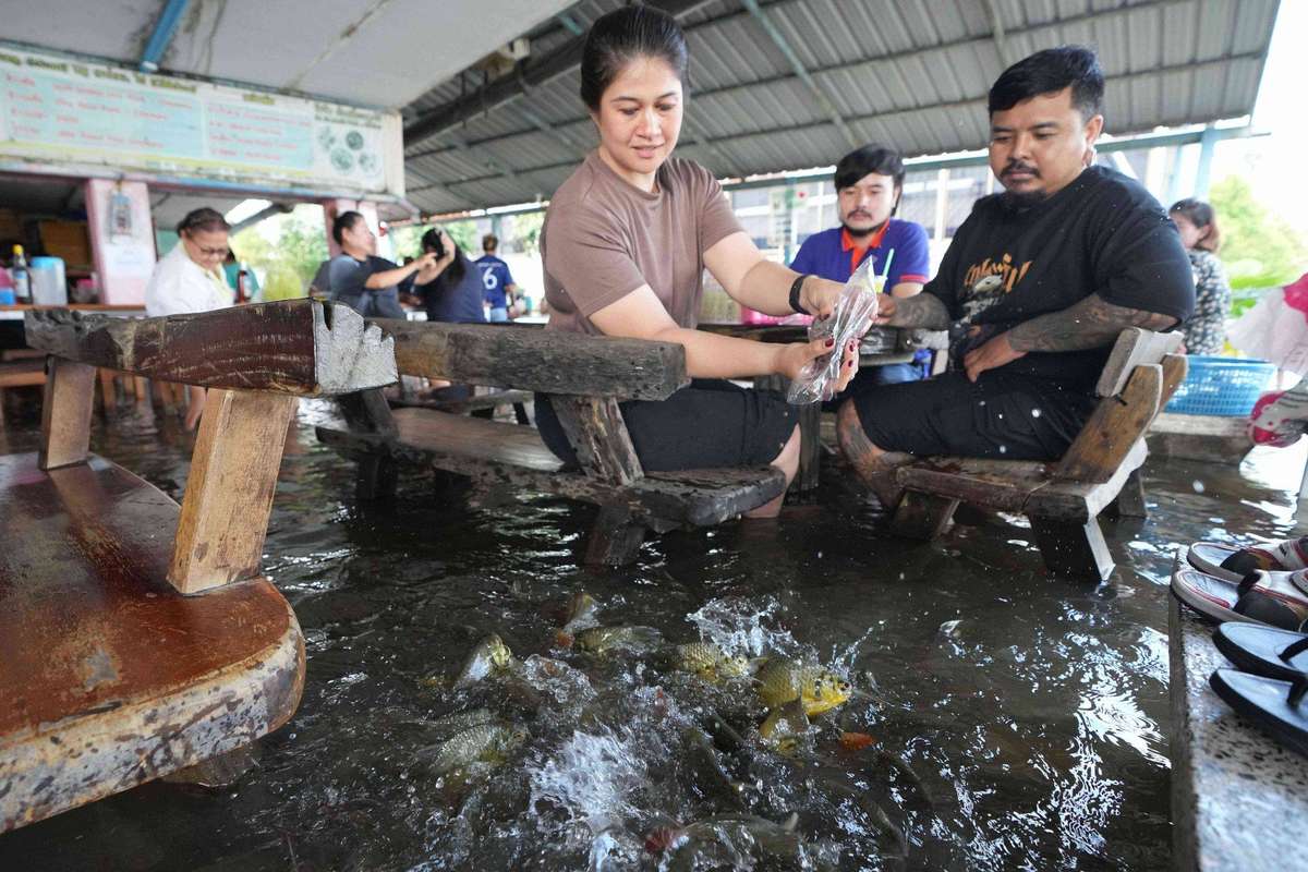 Essen im Hochwasser: Thailands verrücktestes Lokal