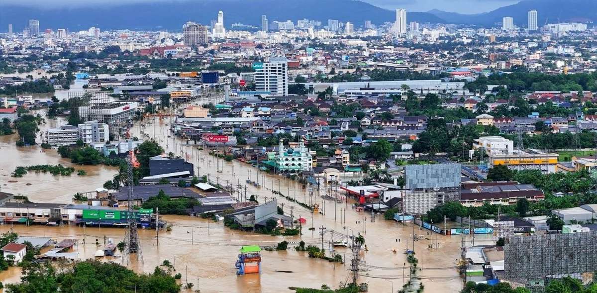 Flut-Horror: Dachrettungen, Falschmeldungen, Wut!