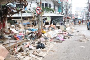 Hat Yai nach Flut: Schlamm, Chaos, keine Hilfe