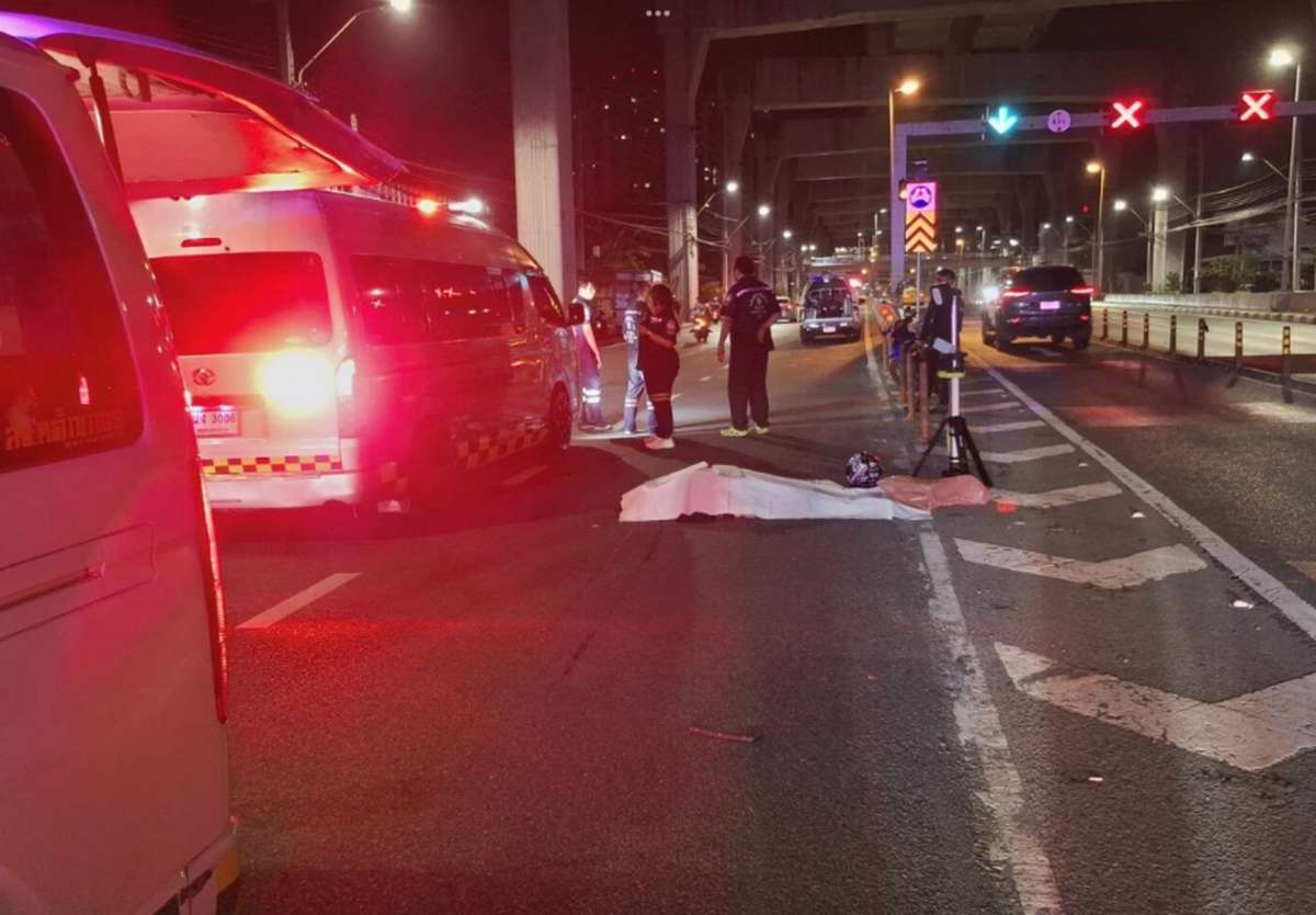 Mercedes rammt Motorrad – Fahrerin sofort tot