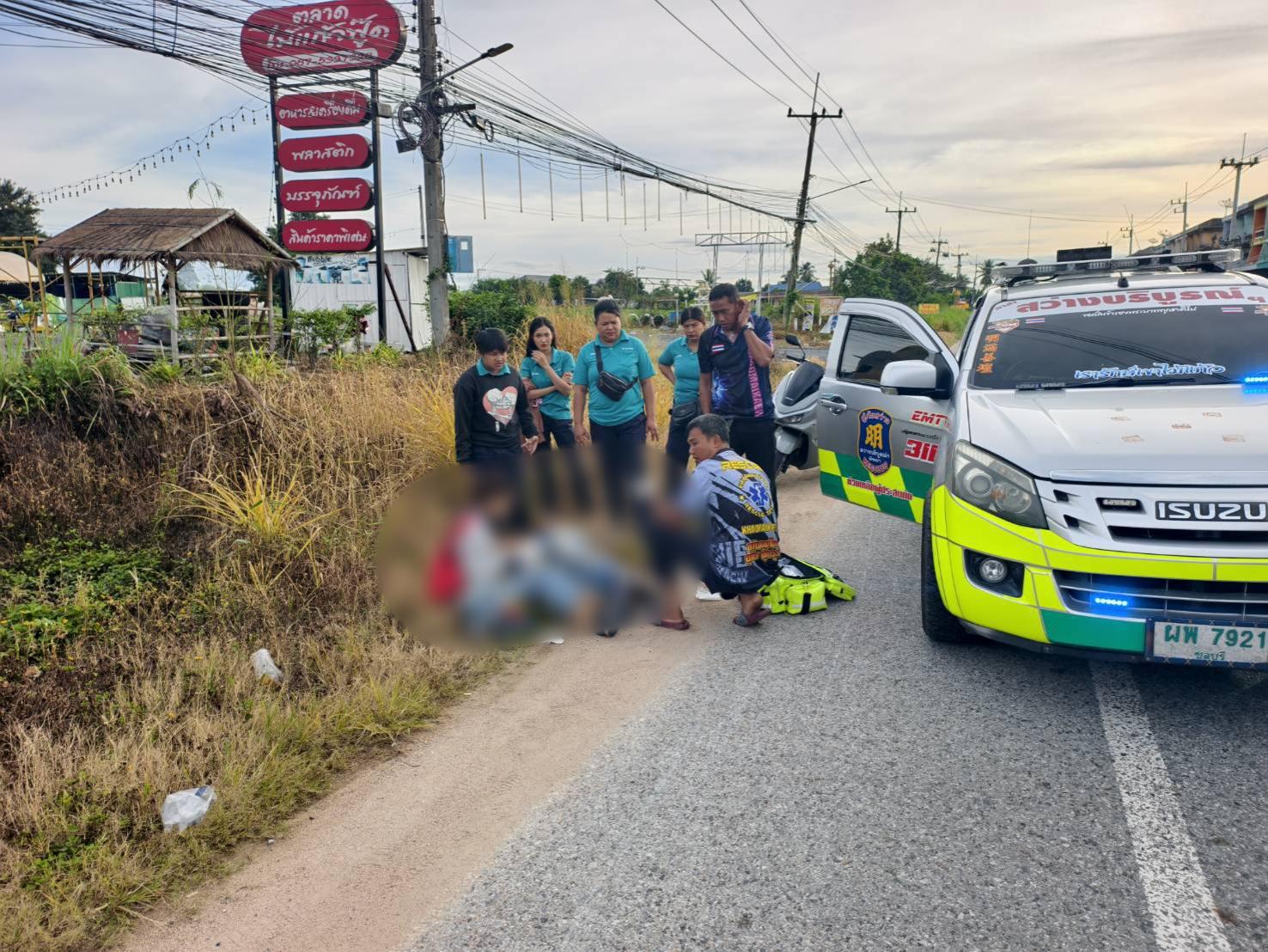 Motorrad kracht in Fußgänger – Drei verletzt