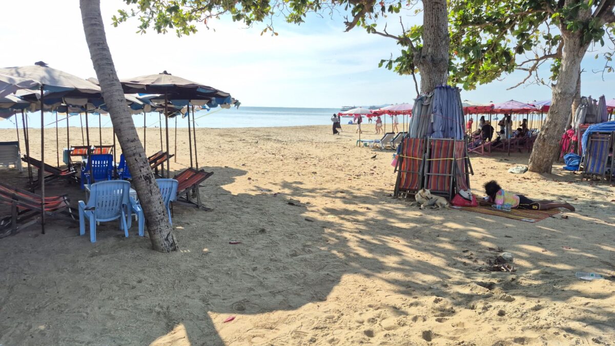 Pattaya: Jomtien Beach erhält neue Sanddecke