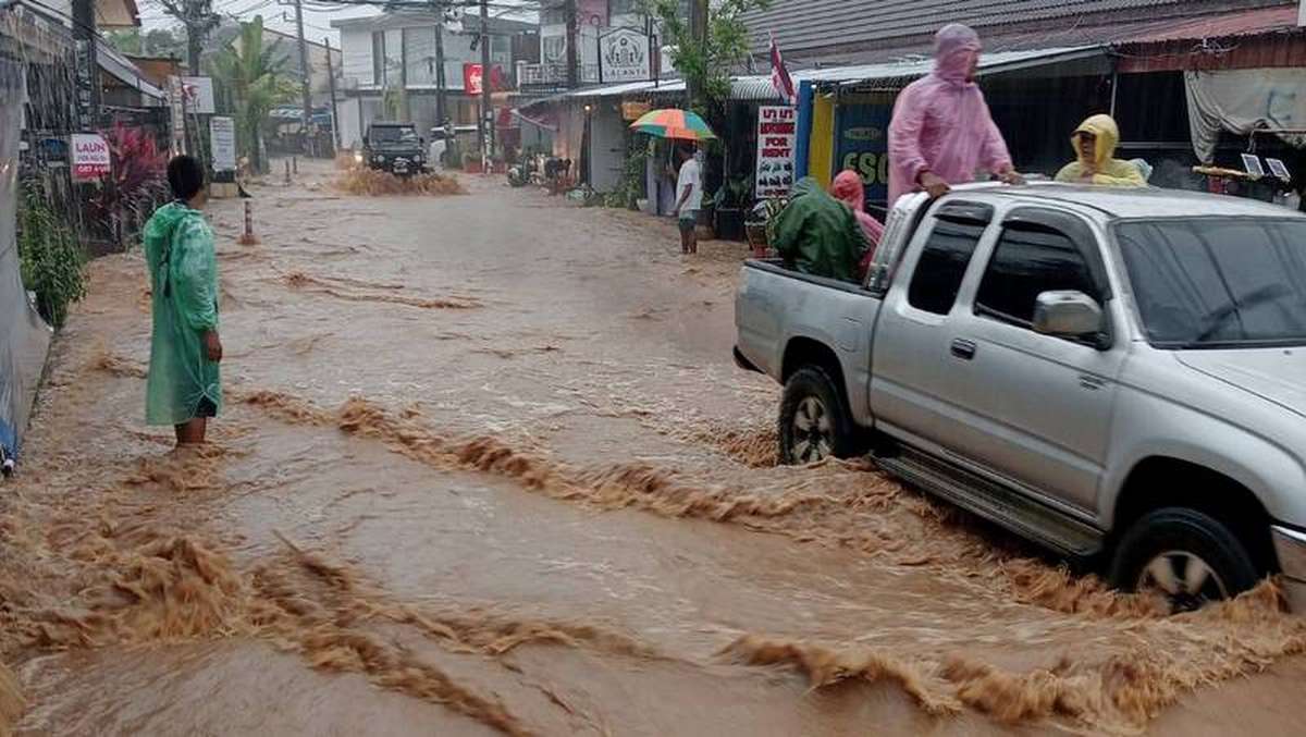 Phuket versinkt nach Rekordregenmengen