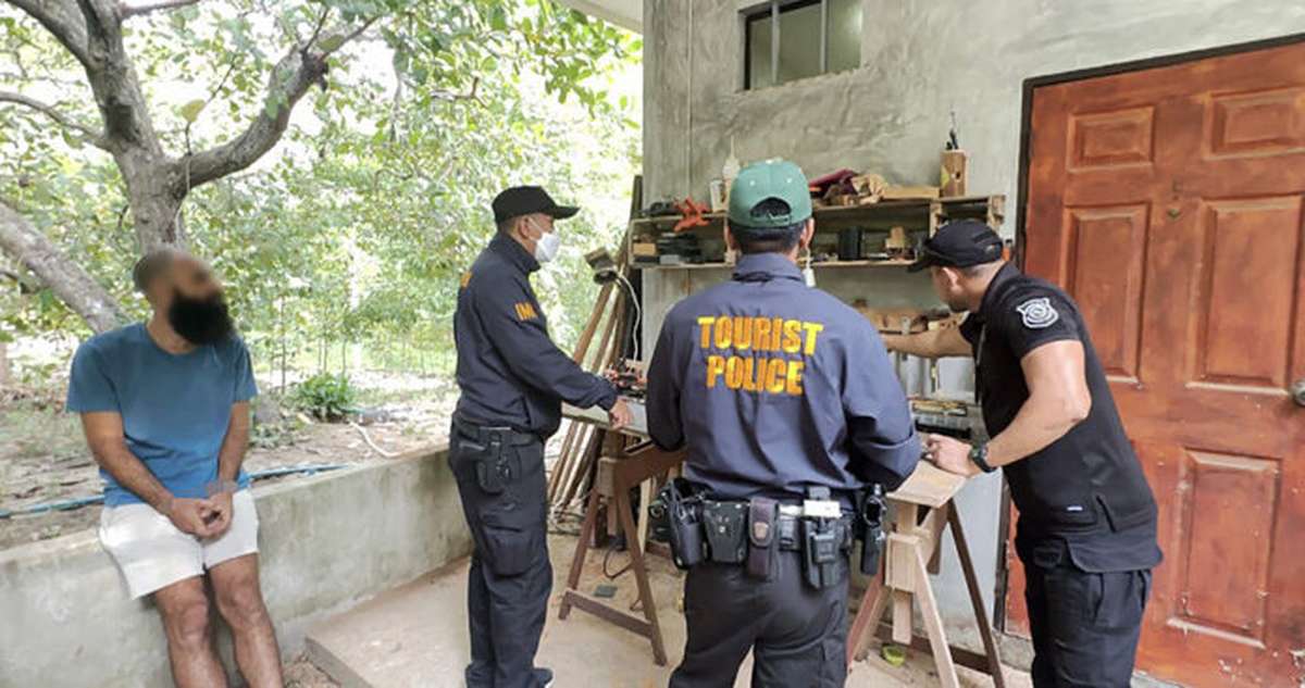 Polizei stoppt italienischen Holzschnitzer ohne Genehmigung