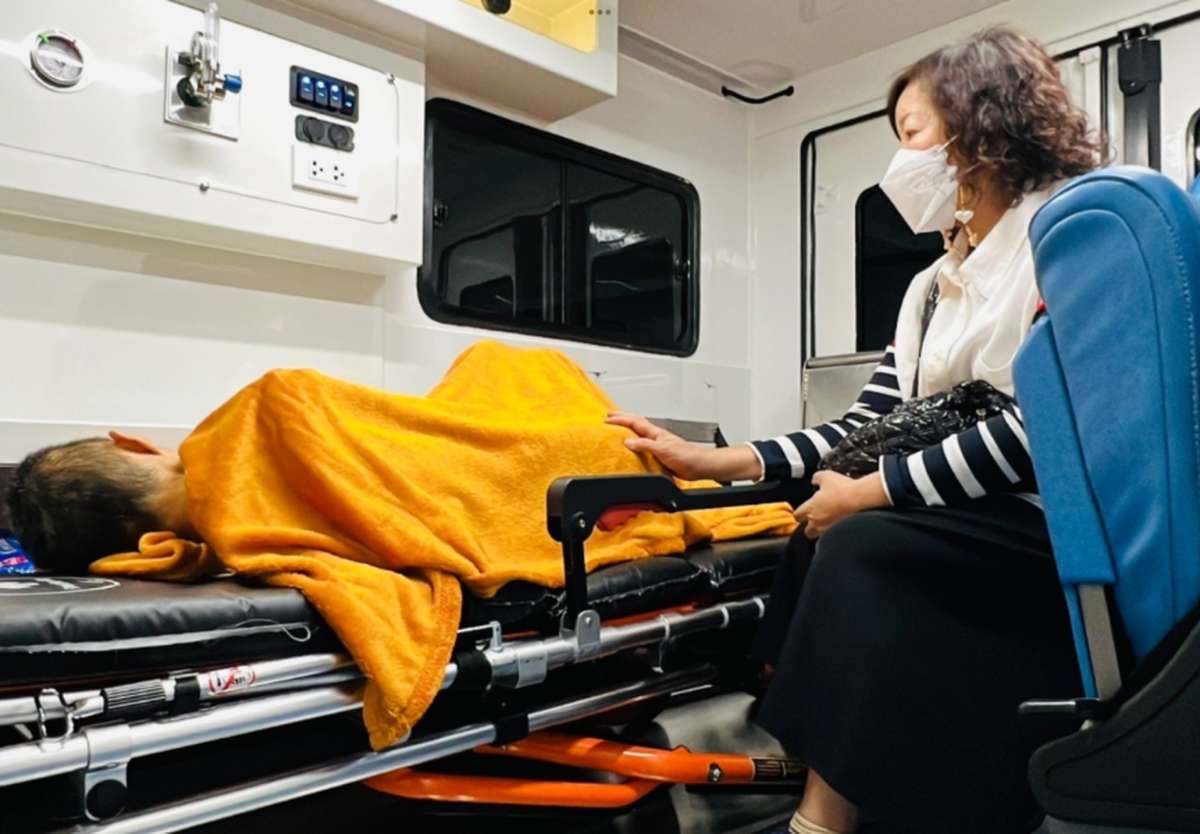 Sarg-Schock: Sie lebte noch! (Video)