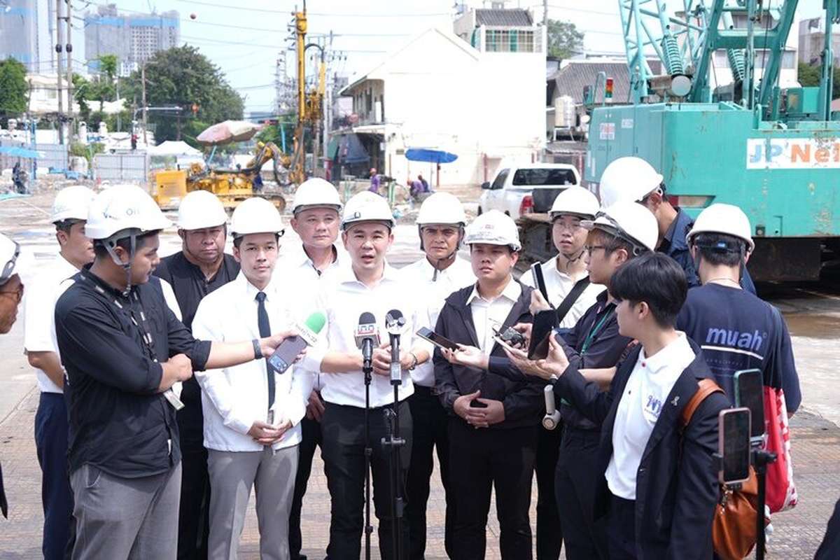 Straßenloch bringt Bangkok zum Stillstand (Video)