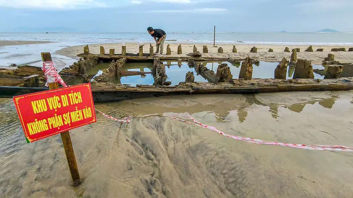 Taifun legt uraltes Wrack in Vietnam frei