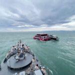 Touristenfähre sinkt – Navy rettet alle (Video) Touristenfähre sinkt – Navy rettet alle (Video)