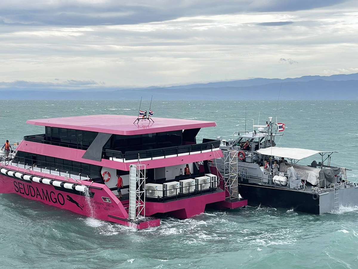 Touristenfähre sinkt – Navy rettet alle (Video)