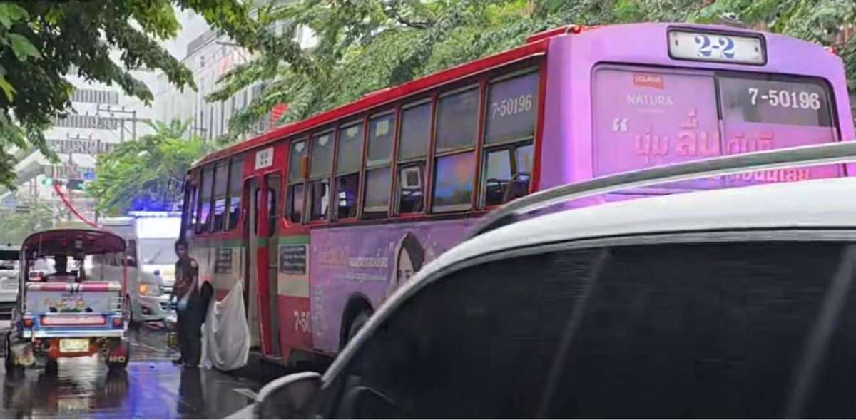 Video: Bus überfährt Frau in Bangkok!