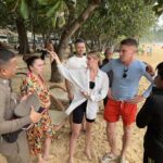 Wann hört das endlich auf? Wellen reißen Tourist fort Wann hört das endlich auf? Wellen reißen Tourist fort