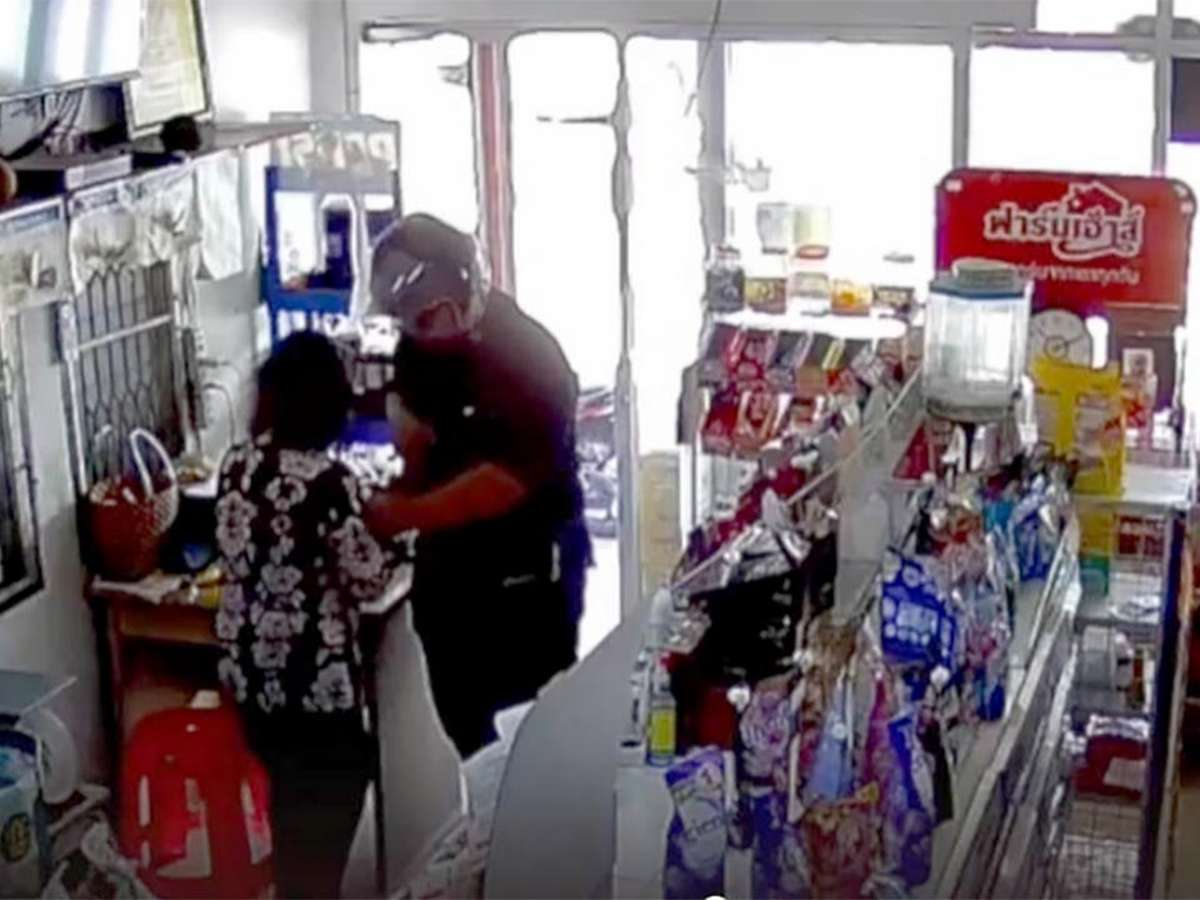 Wegen Torte – Oma überfallen