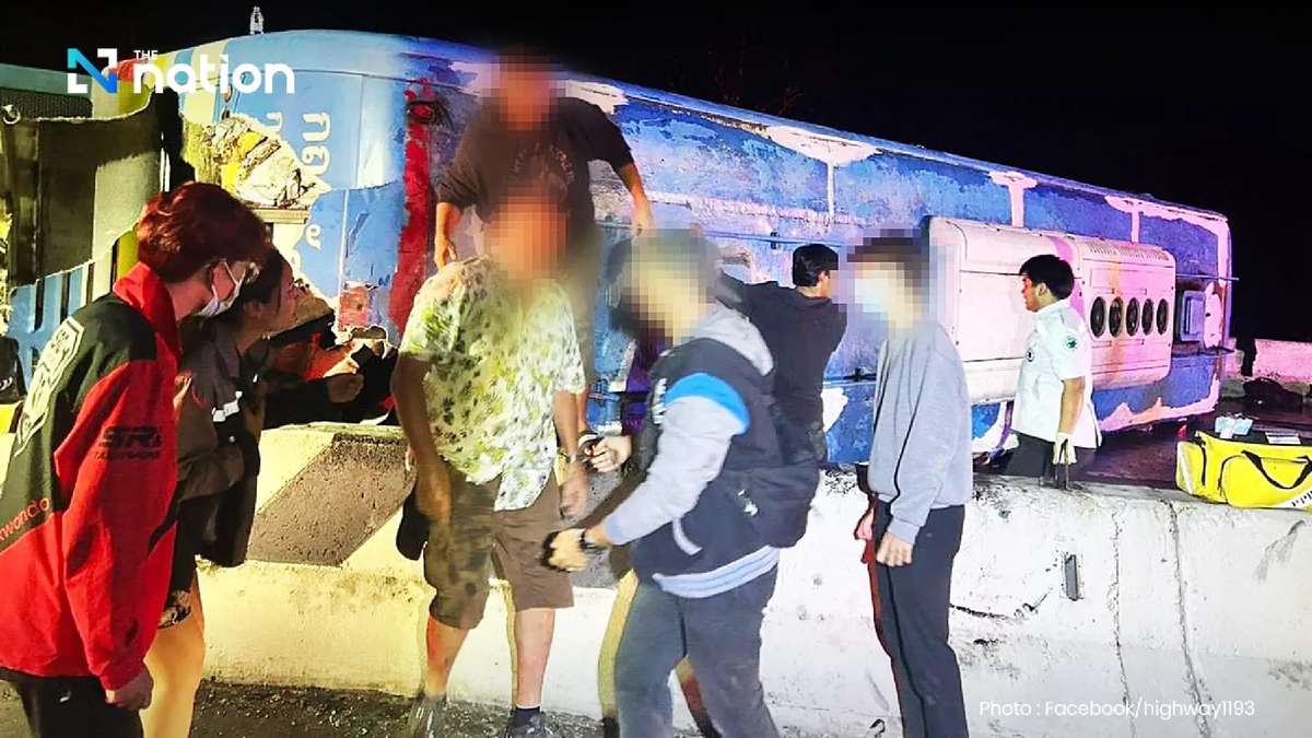 Zwölf Ausländer bei Busunfall verletzt