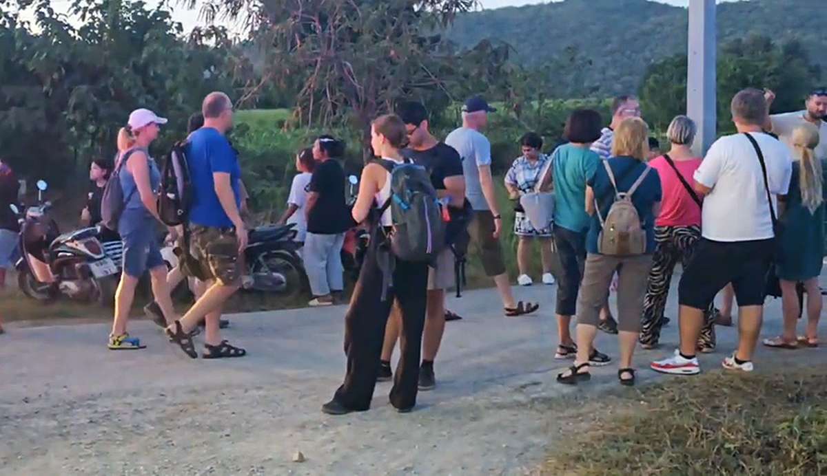 18 Ausländer verletzt – Lok prallt in Touristenzug (Video)