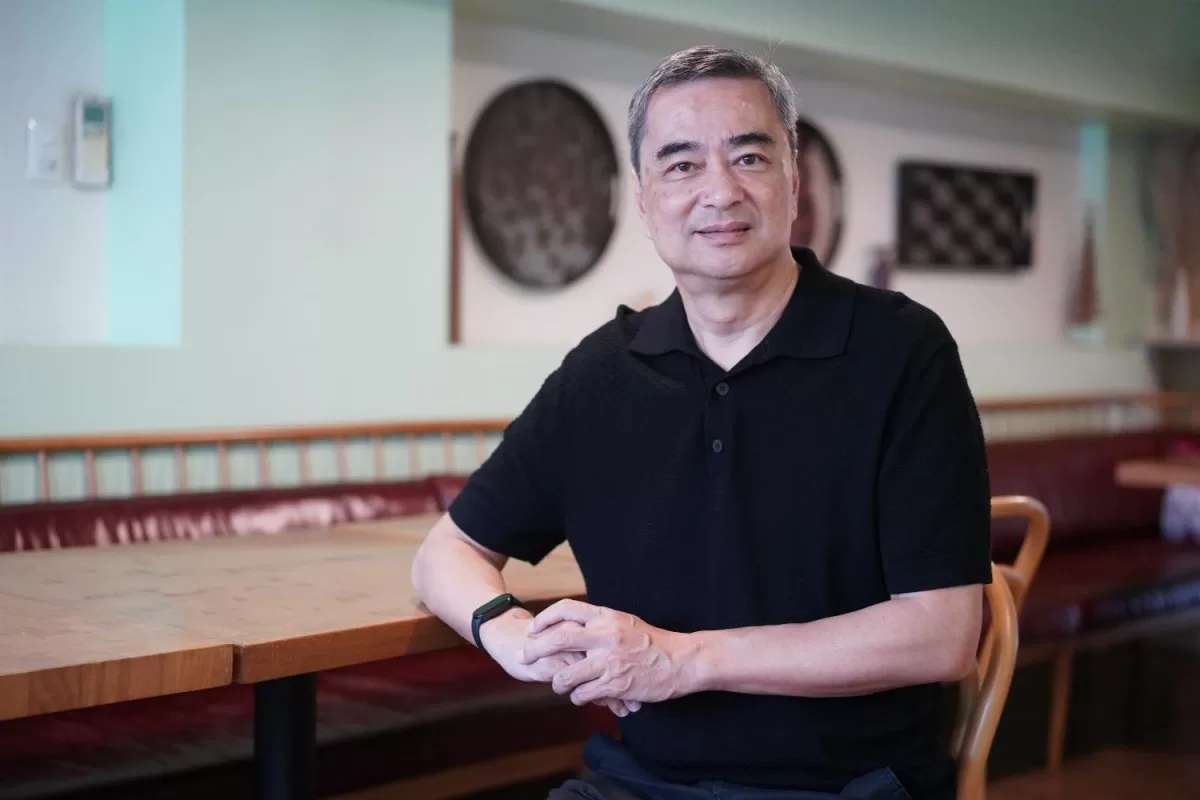 Comeback: Abhisit will Komplett-Neustart