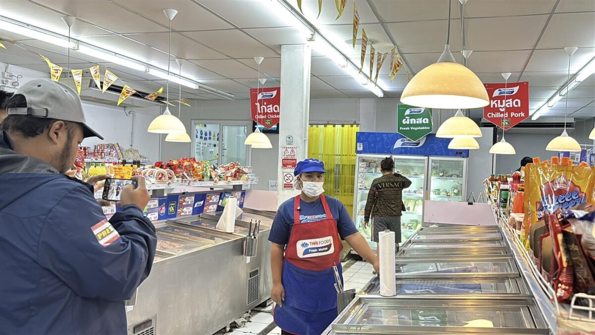 Dreister Dieb auf Pattaya-Markt