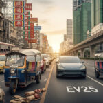 Farangs auf Thailands chaotischen Straßen Farangs auf Thailands chaotischen Straßen