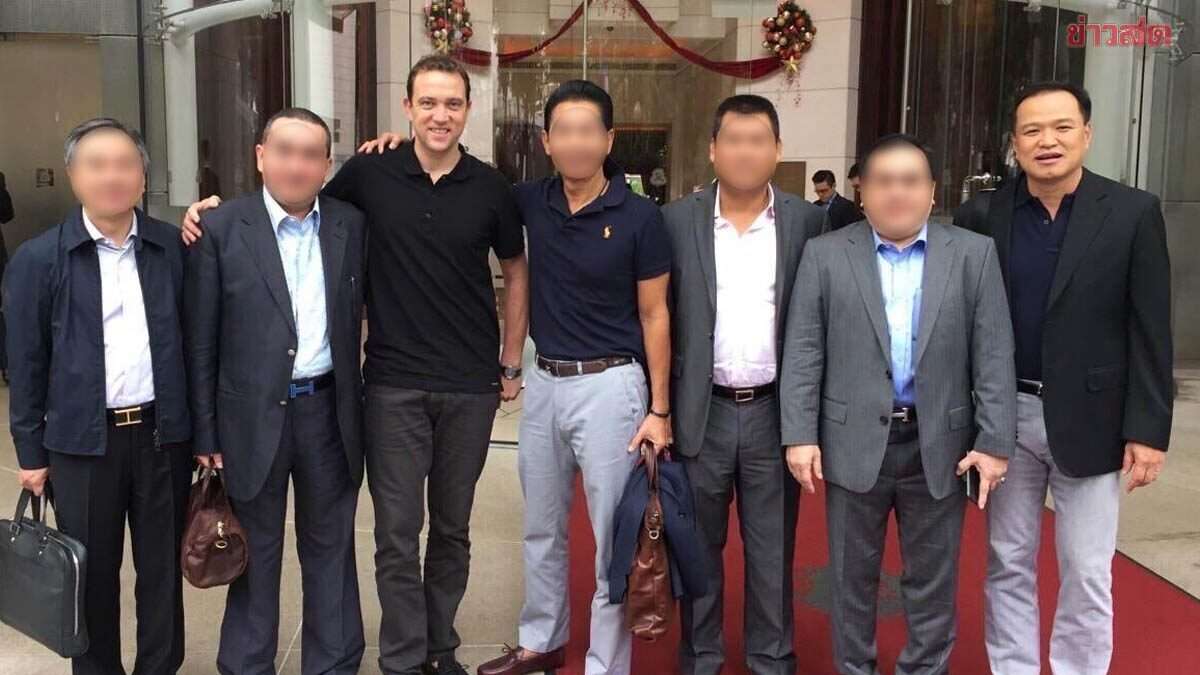 Foto-Schock: Anutin mit Scam-Financier