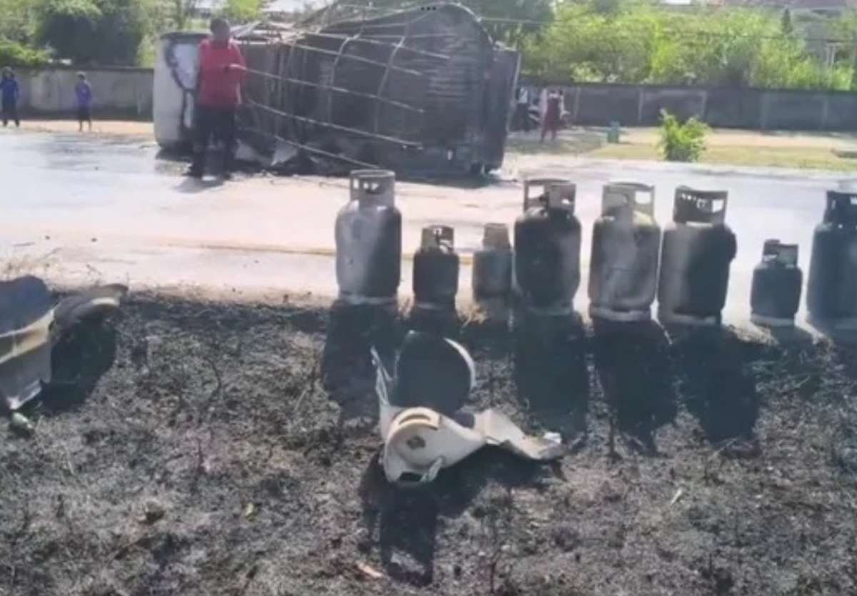 Gasflaschen detonieren – Fahrer entkommen (Video)