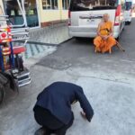 Krimineller Ausländer weinend im Tempel gefasst