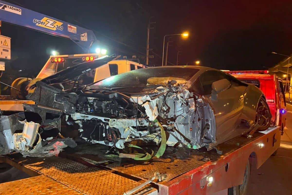 Lambo kracht in Strommast – Wunder! Niemand verletzt