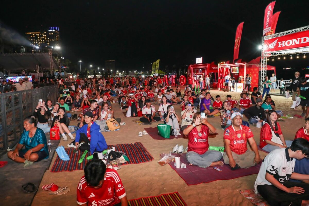 Mega-Leinwand am Meer begeistert Fans