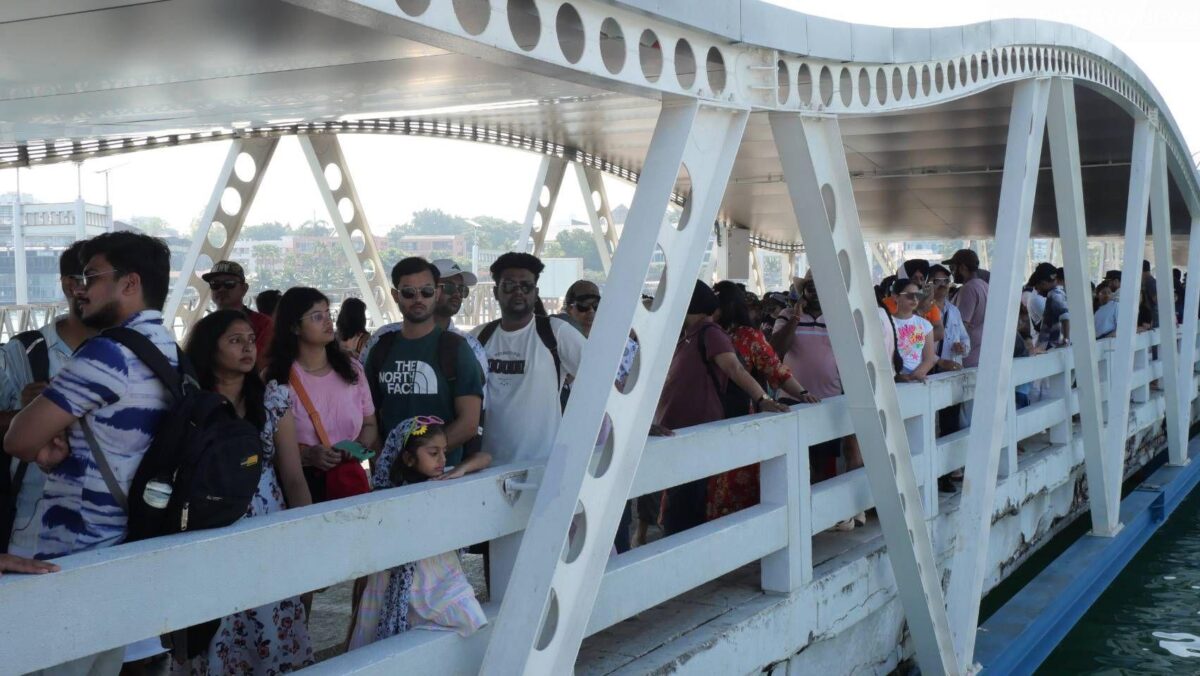 Menschenansturm auf Koh Larn