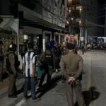 Messer, Feuer, Balkon-Flucht – Mann dreht durch Messer, Feuer, Balkon-Flucht – Mann dreht durch