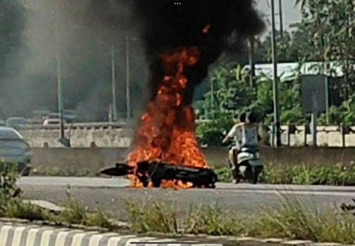 Motorrad explodiert nach Aufprall – Zwei Tote