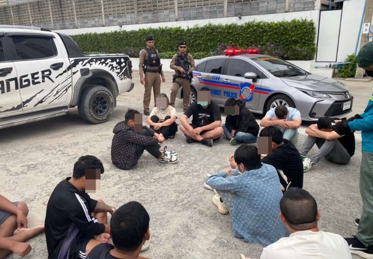 Neun illegale Ausländer im Auto versteckt