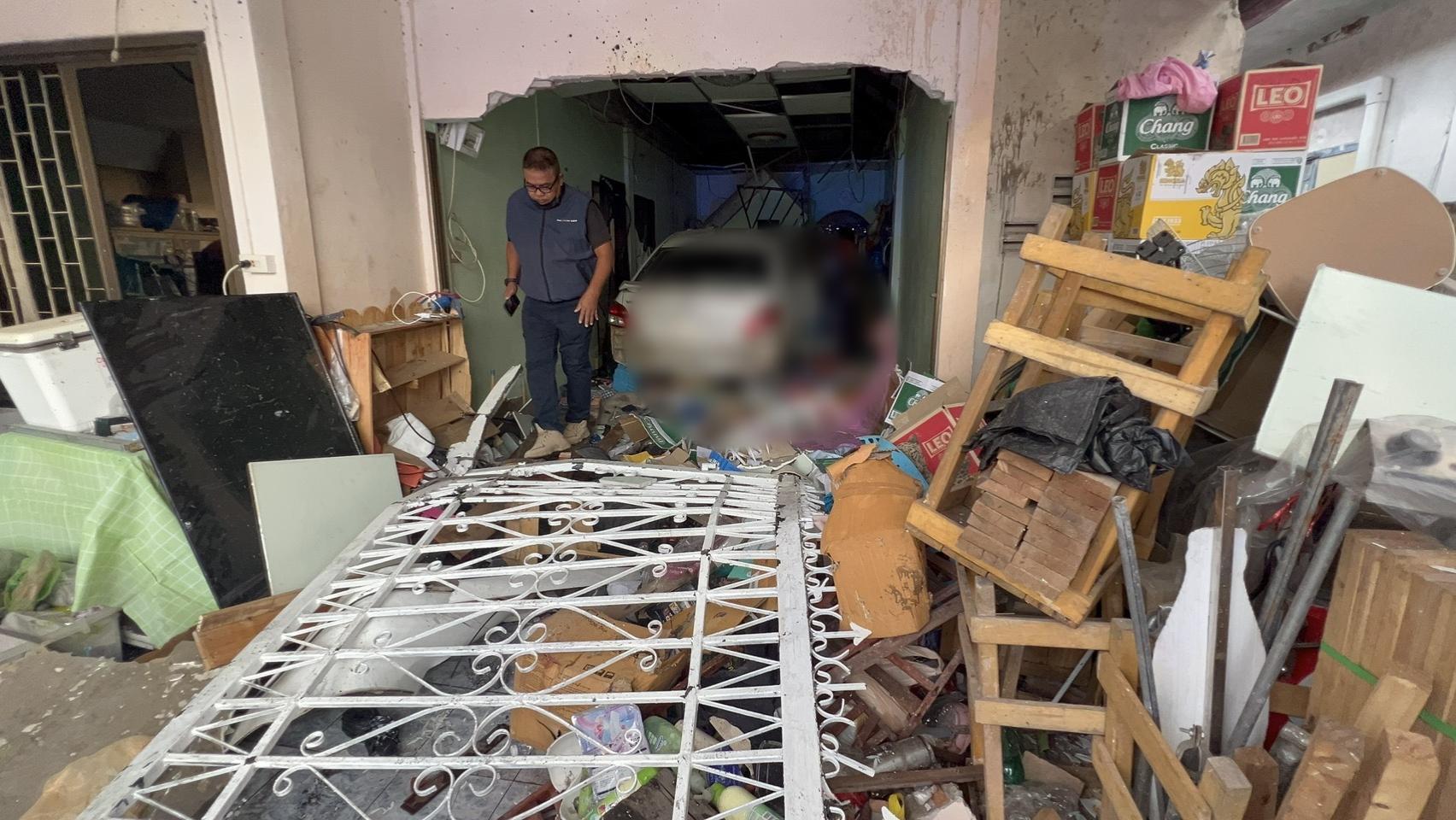 Pattaya: Auto zerstört Wohnhaus