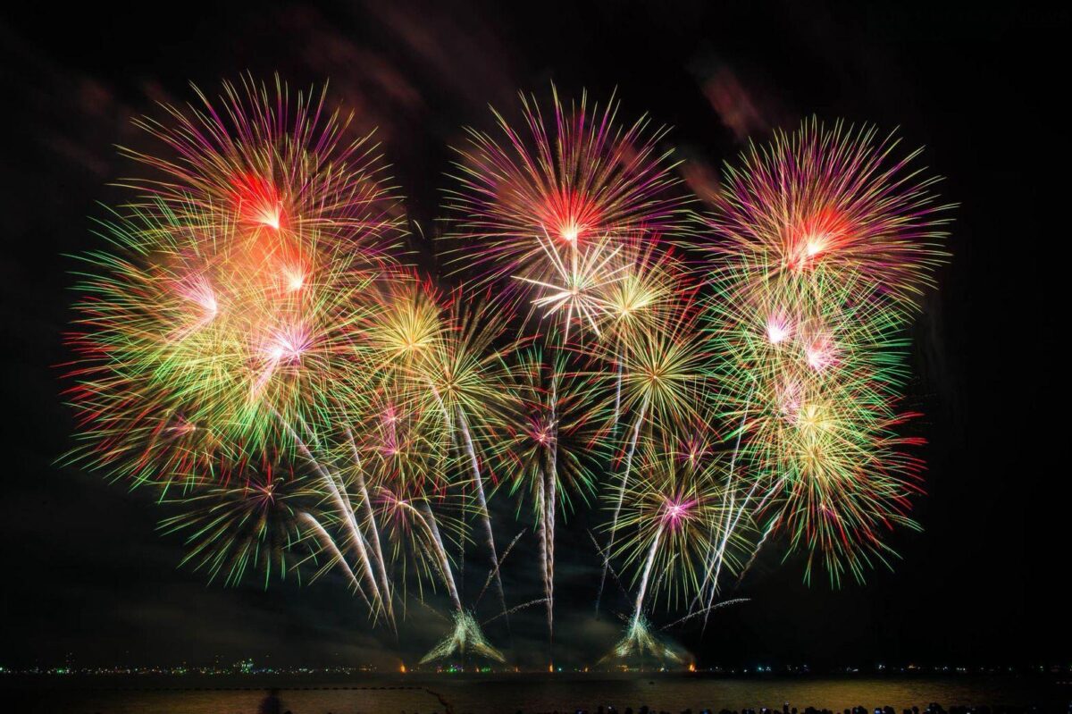 Feuerwerksrausch über Pattaya Beach