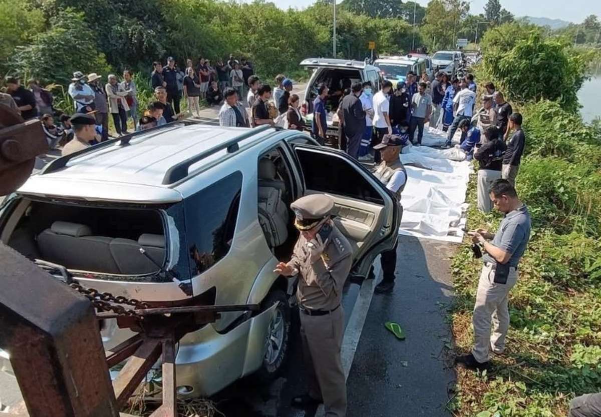 SUV stürzt in Kanal – Neun Ausländer tot