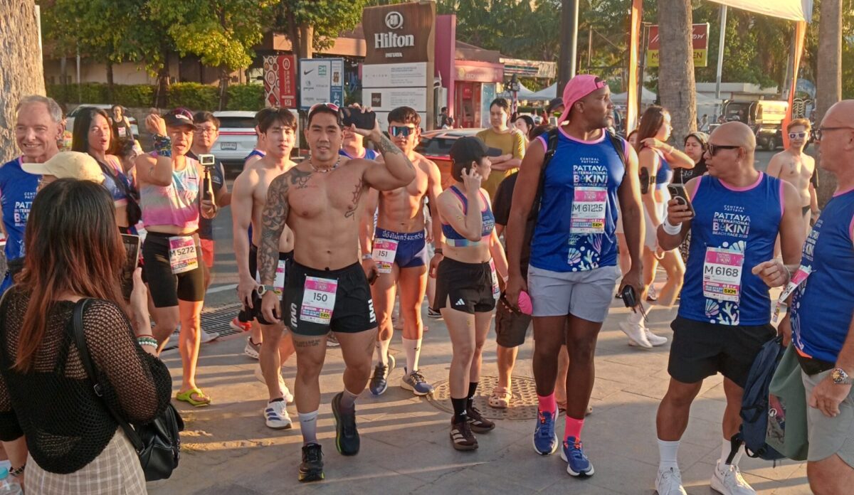 Tausende beim Bikini Beach Run